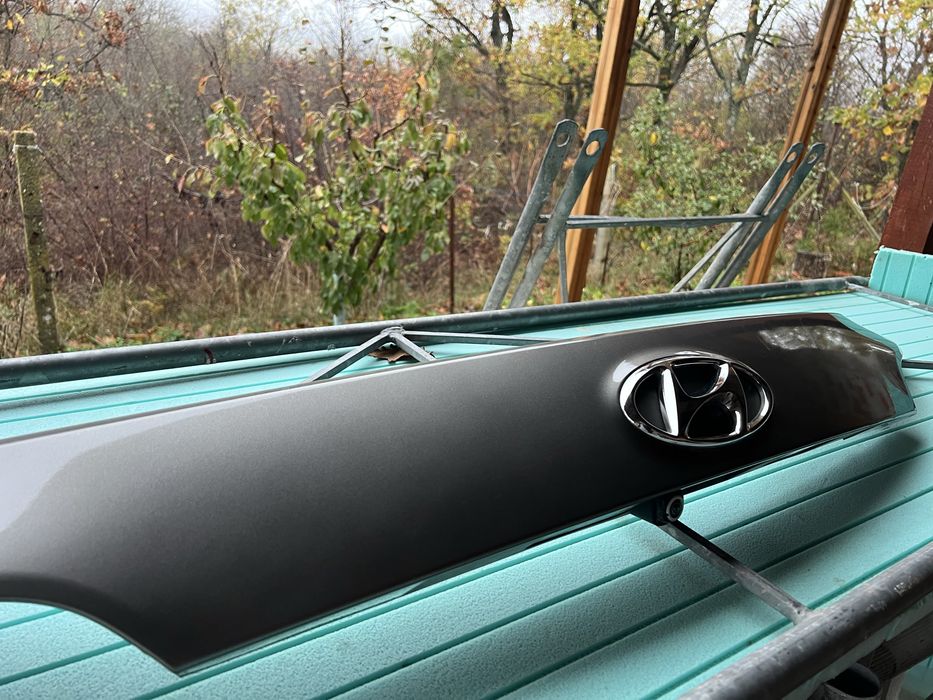 Tailgate / лайстна за Hyundai Santa Fe 2018г!