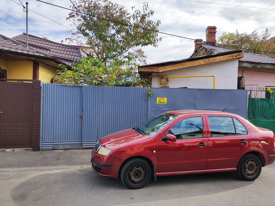 Inchiriez casa la curte zona Delfinului- Pantelimon