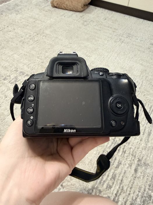 Камера Nikon D3000