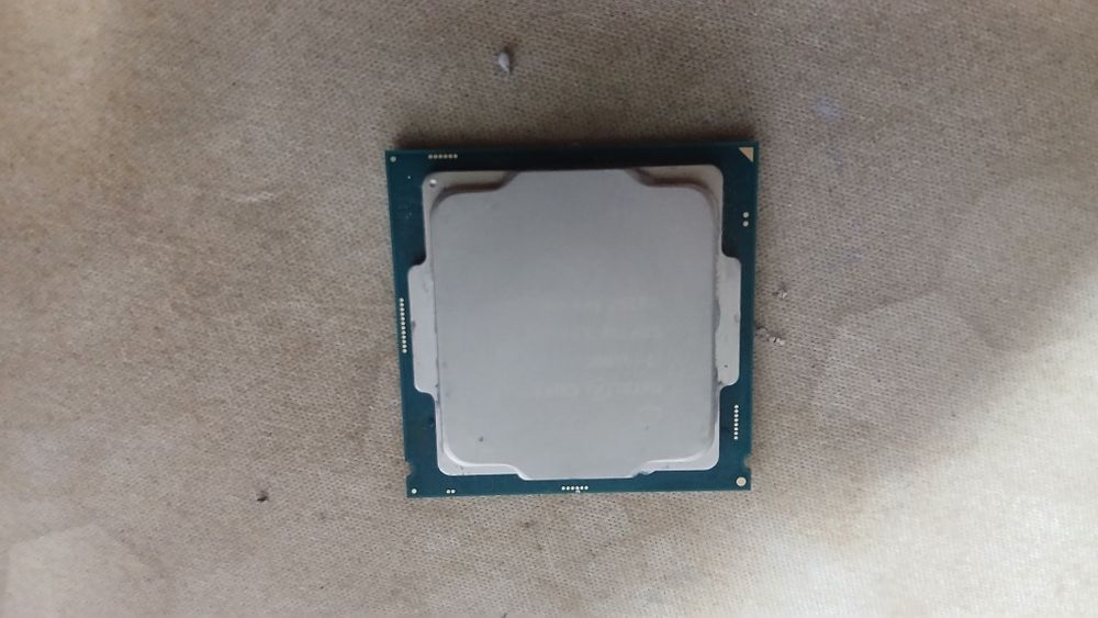 Vand procesor i3 9100F