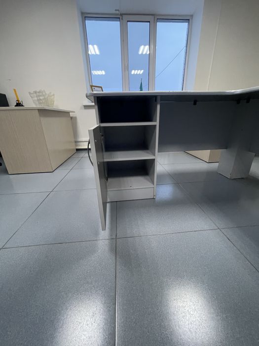 Продам стол офисный.