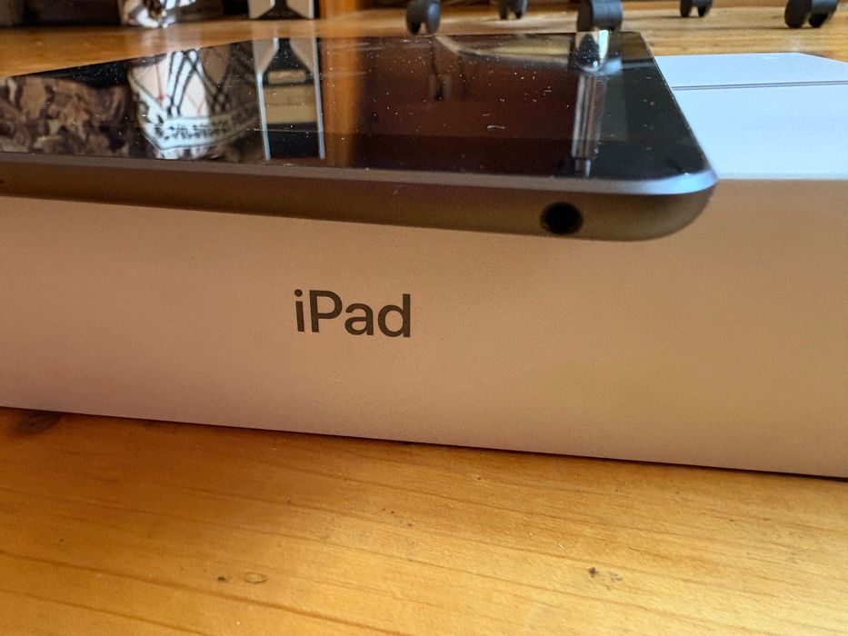 Продавам iPad 9 256 Gb - изключително запазен