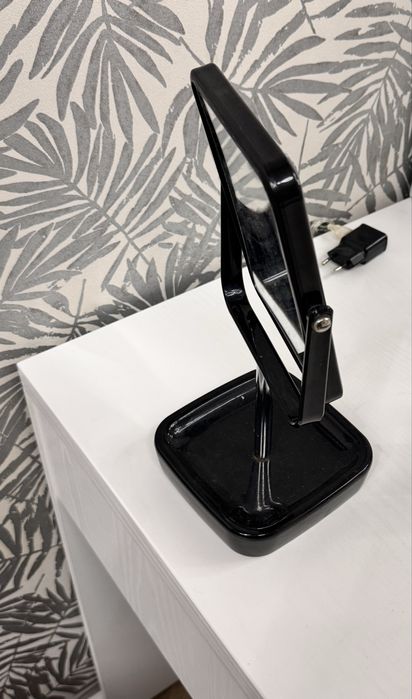 Настольное зеркало черного цвета / айна