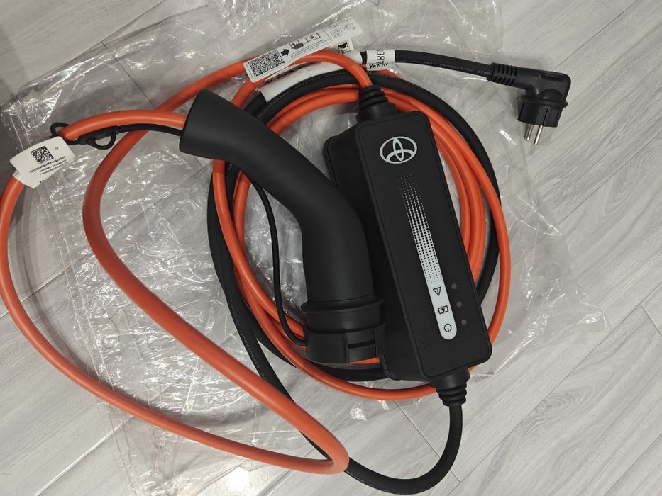 Încărcător auto portabil original TOYOTA RAV4
 PRIUS tip 2 CHR