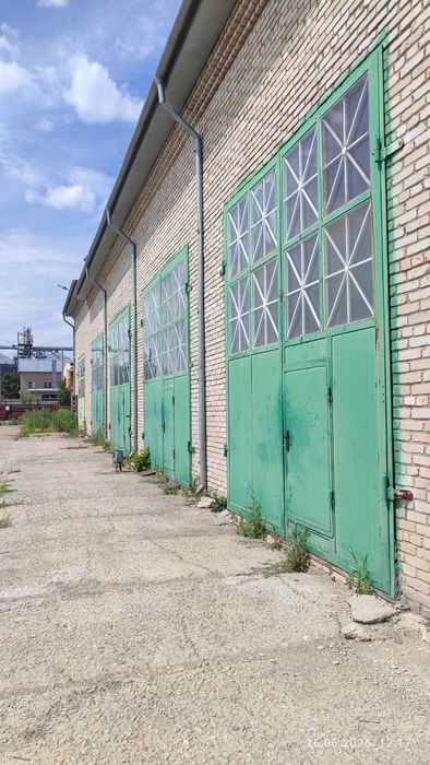 Территория базы, с офисом , теплым боксом