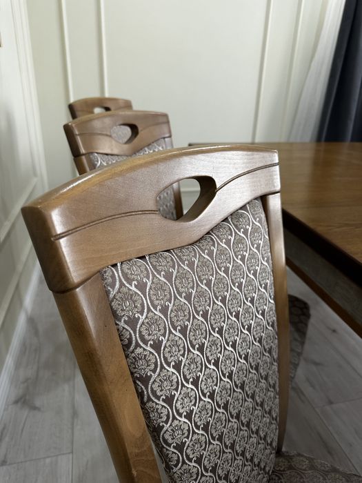 Продам стол, стулья и комод в госитную