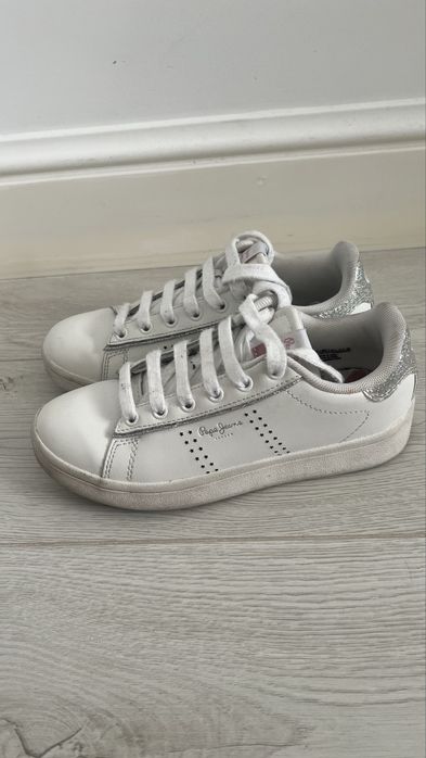 Продам кеды кожанные на девочку