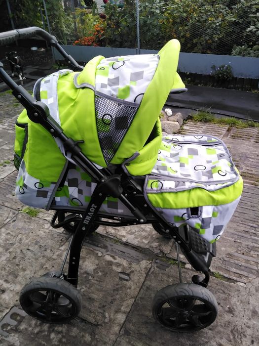 детская коляска и переносная сумка