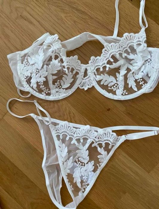 Дамски комплект в бяло