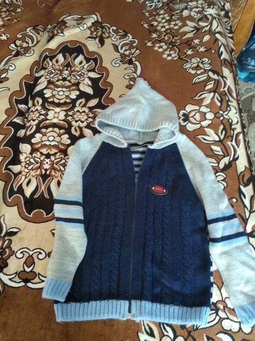 Кофты и свитера..