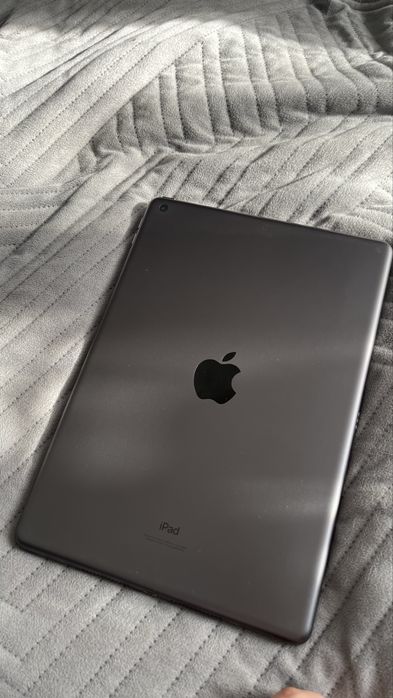 Продаю IPad 9 поколения