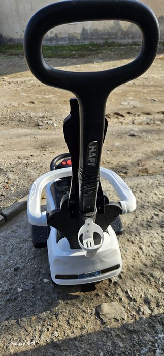 Продавам детска музикална  количка с родителски контрол