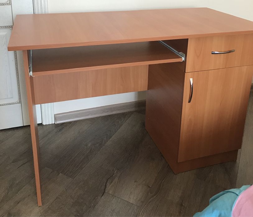 Продам компьютерный стол