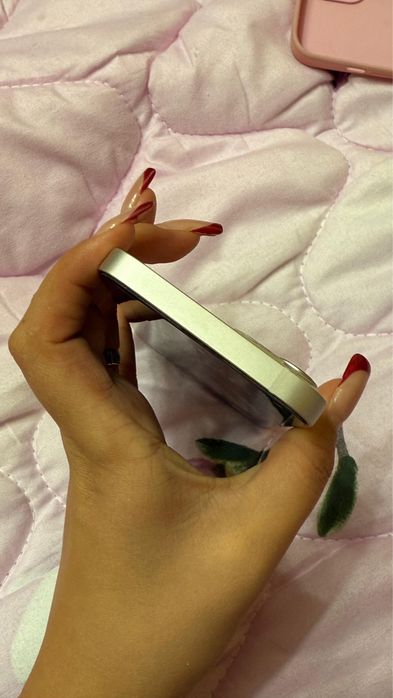 Продам айфон 13 в хорошем состоянии