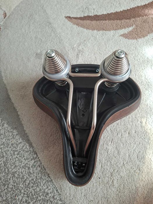 Sa bicicleta Selle Royal Drifter maro cu arcuri, stil vintage