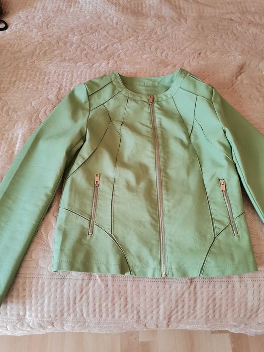 Вталено кожено яке