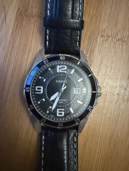 Ceas Casio negru cu curea de piele