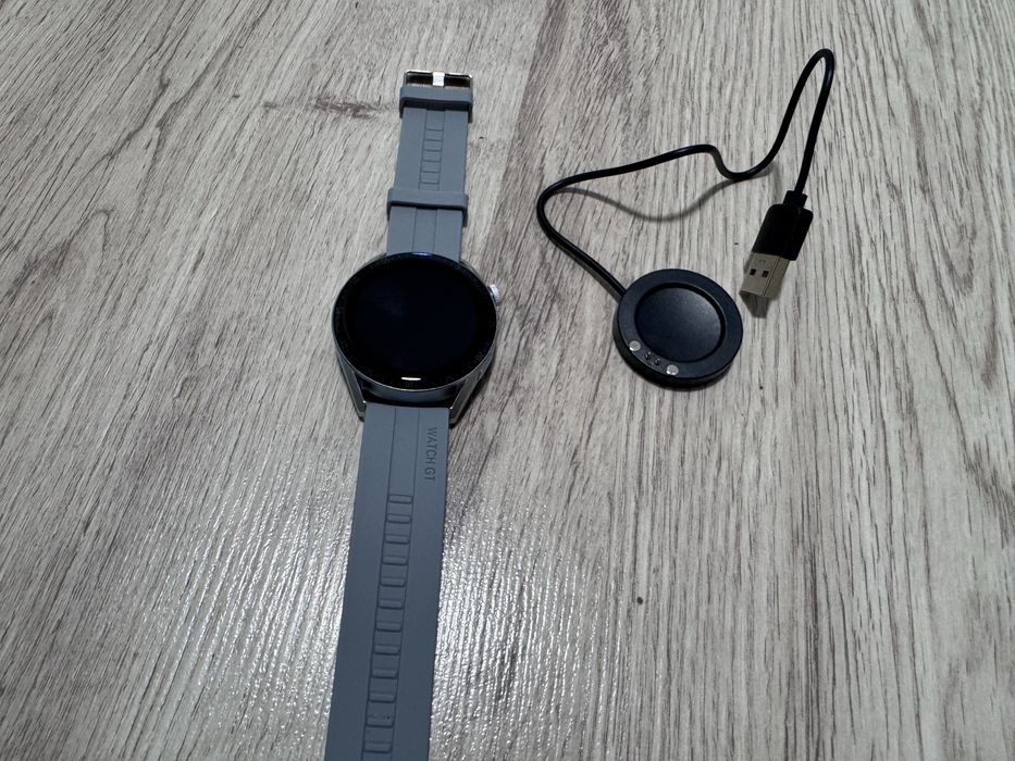 Ceas smartwatch