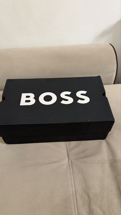 Adidasi Boss! Marimea 42!Pret 599 Lei’