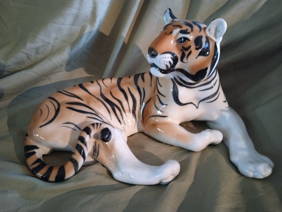 Фарфоровые статуэтки советского периода.