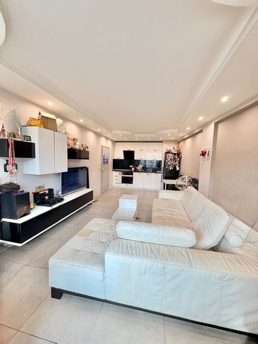 Продавам Двустаен обзаведен до НБУ