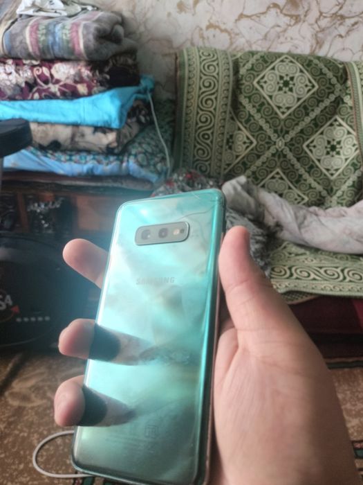 Самсунг с10е 128гб