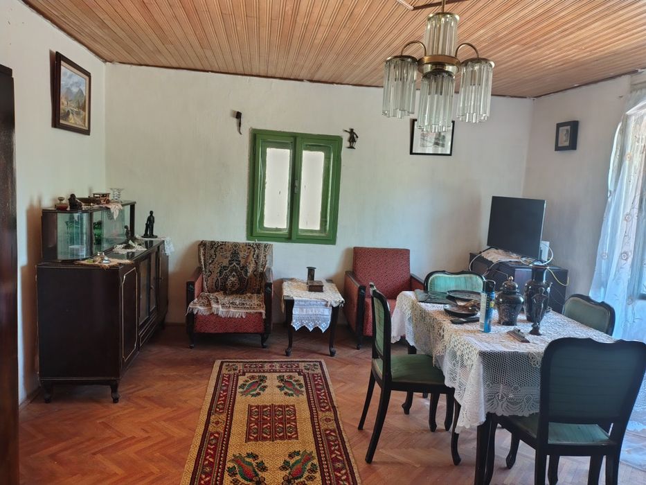 Vând casă mare lângă pădure și vale, Chisindia jud Arad