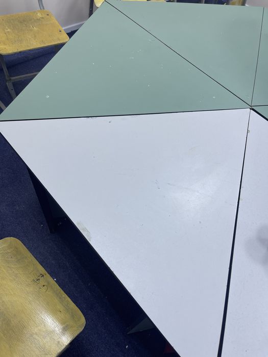 Парта и стулья учебные