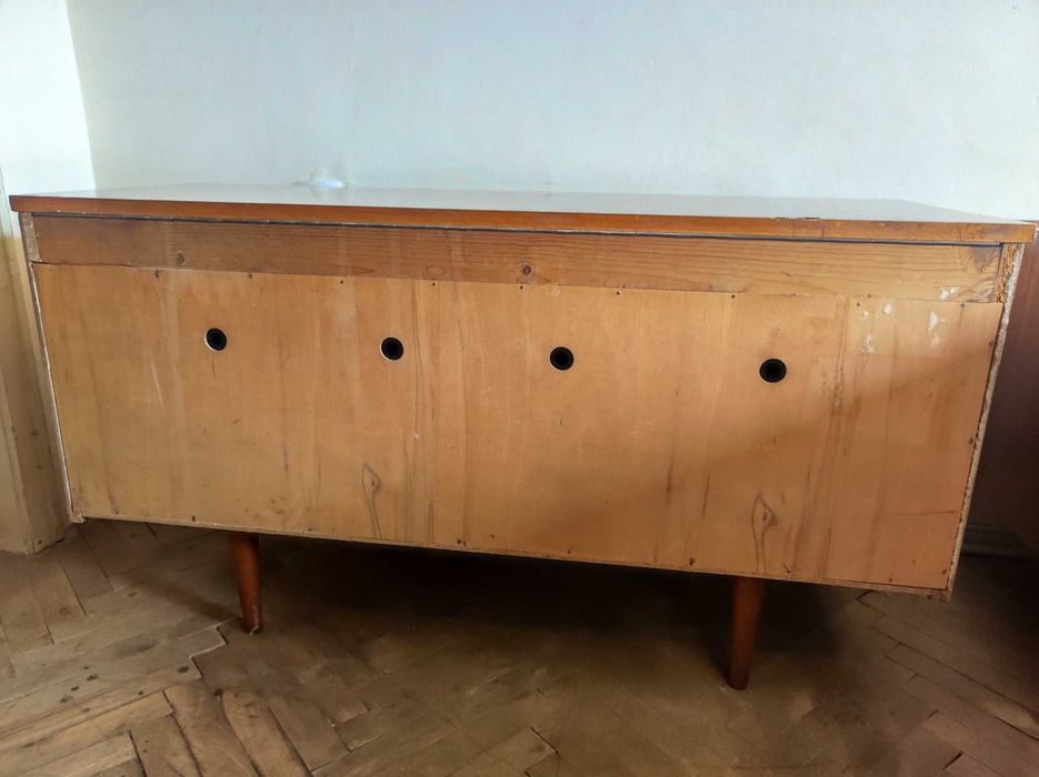 Стара ракла лакирана