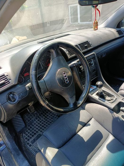 Ауди а4 1.9 131коня тъмно синя