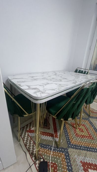 Стол со стульями