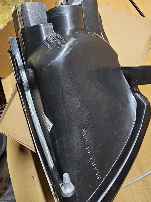 Фары,  карина е. поворотники.