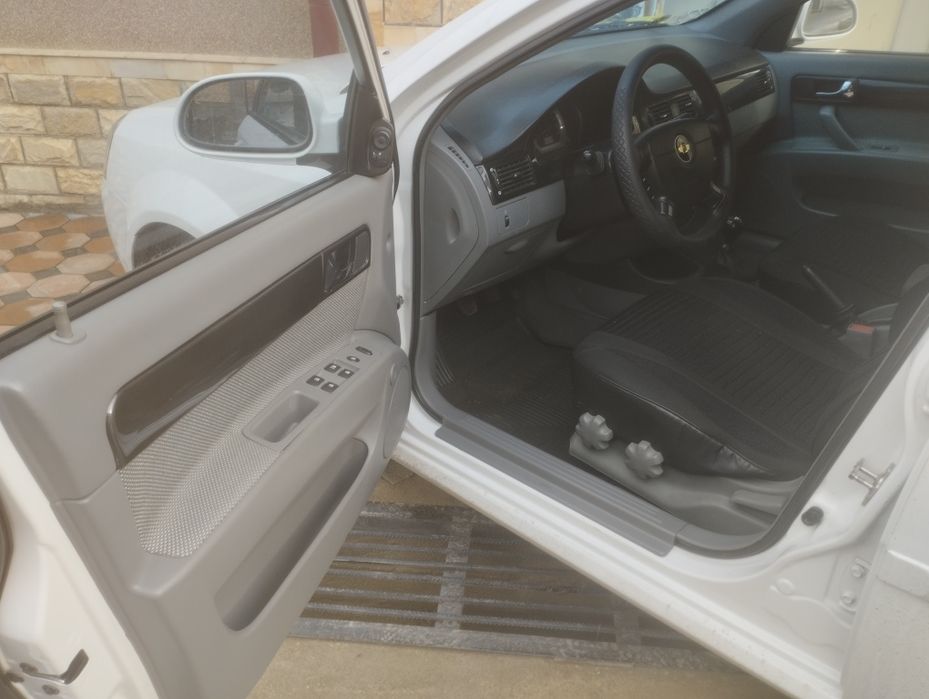 Lasetti 2012 srochna sotiladi