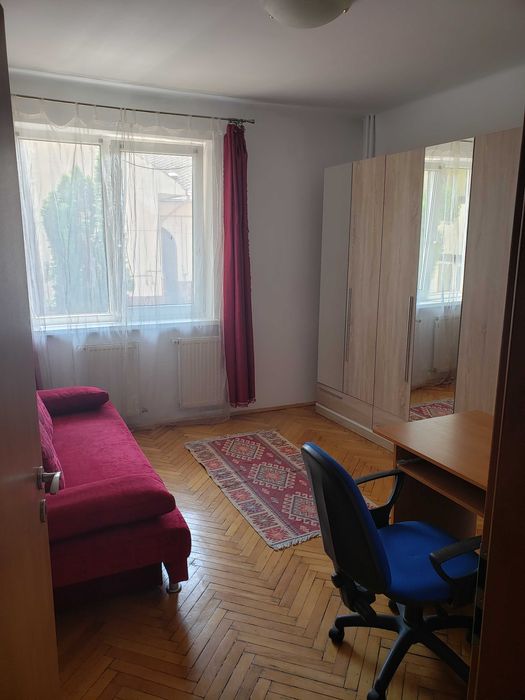 Dau in chirie apartament 2 camere decomandat Piata Mihai Viteazul, ClujNapoca