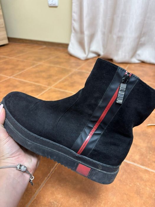 Дамски Боти 2 бр, общо цена 10€