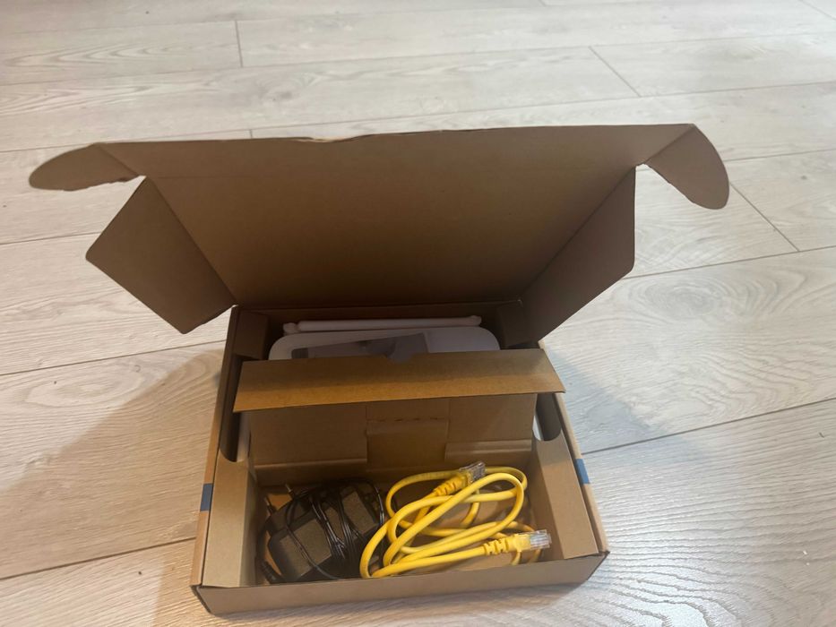 Router Wi-Fi 6 FiberHome SR1041Y Gigabit AX1800 - NOU în cutie