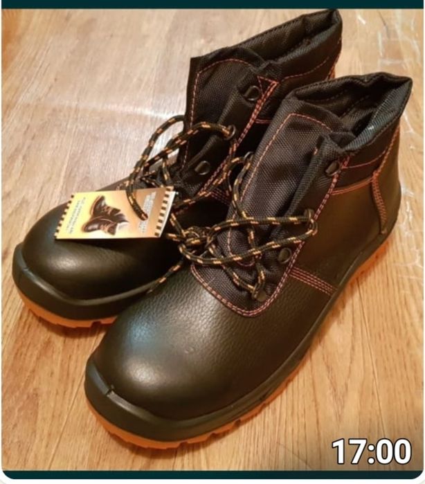 Новые Мужские ботинки лет.