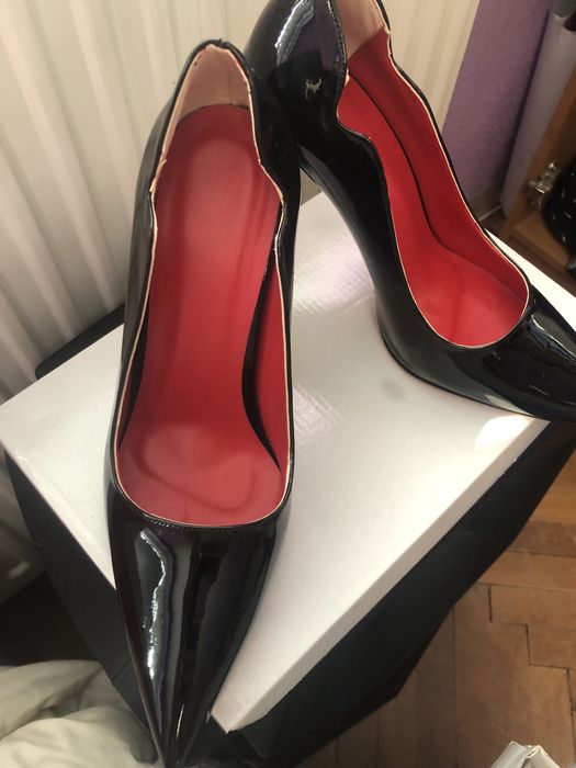 Черни високи токчета