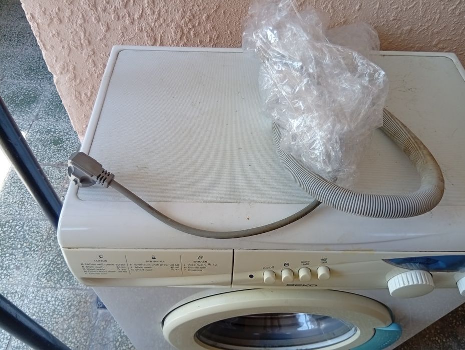 Продавам пералня БЕКО