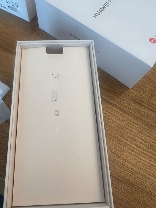 Продавам Huawei P20 Pro - 2 броя за части