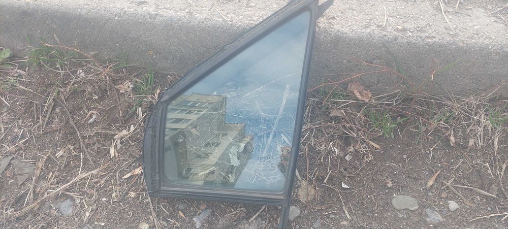 Стъкло за шофьорска врата Toyota Yaris 2012-2019 г.