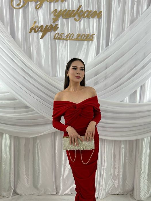 Платье почти новое, 1 раз надето