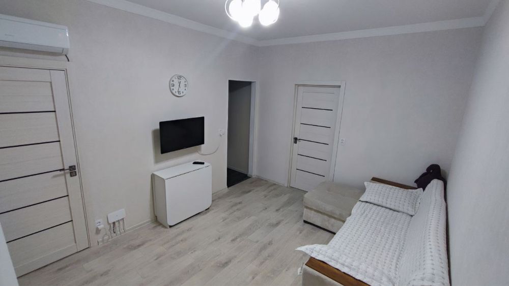 Сдаю 2-х квартиру метро Нлвза