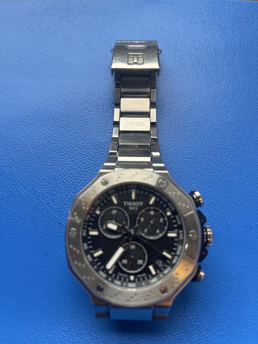 Vand ceas barbatesc TISSOT ,perfecta stare ,estetica si functionare .