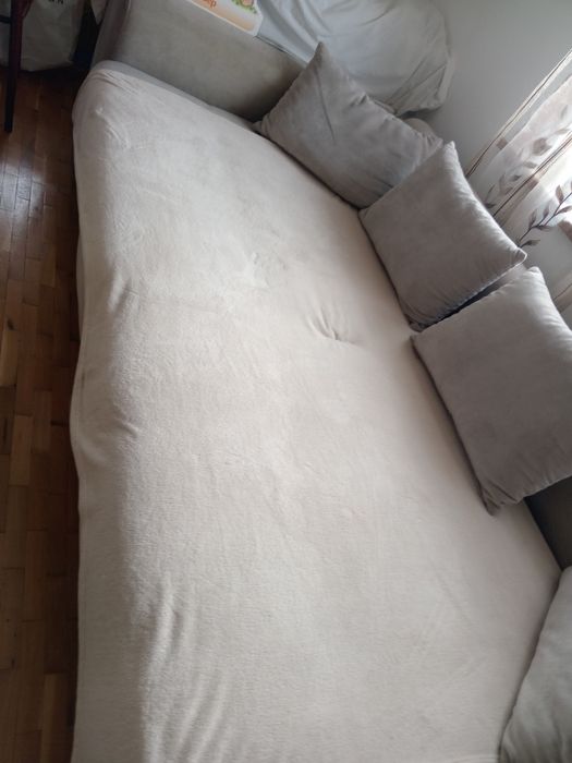 Vând Canapea  140 /300cm gri deschis