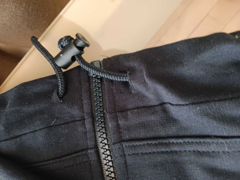 Черен суитчър Tezenis