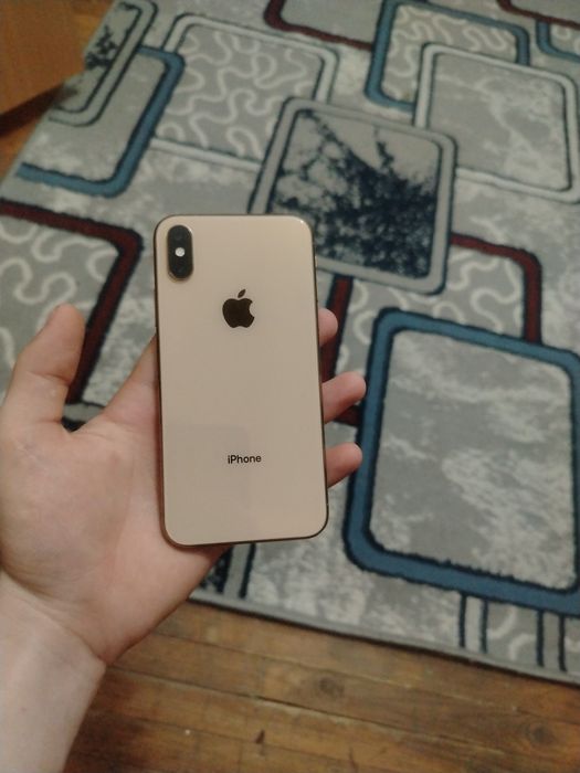 iphone xs.     .