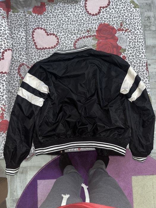 Geaca bomber Pull&Bear alb si negru