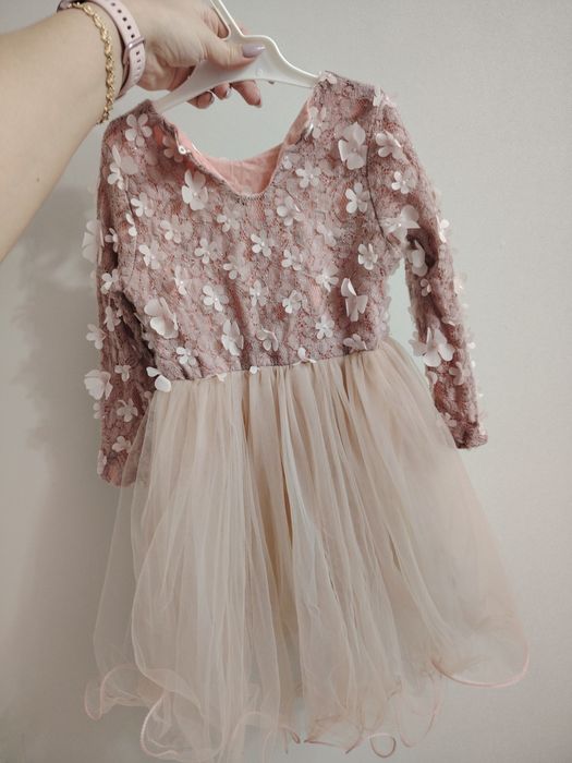 Продам платья нарядные