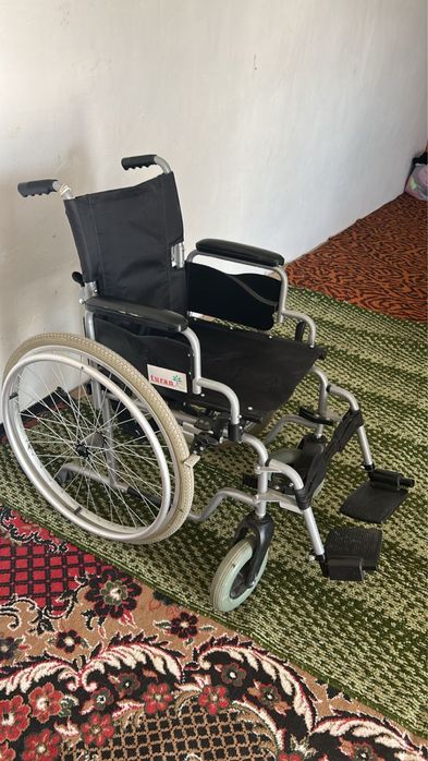 Кольяска жаңасымен тұр